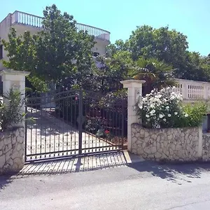 villa-caroline.hotels-in-trogir.com/